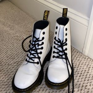1460 W' Boot
DR. MARTENS
